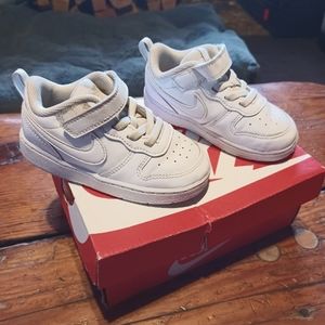 Cute kids Nike court borough low 2 Toddler 8. White on white